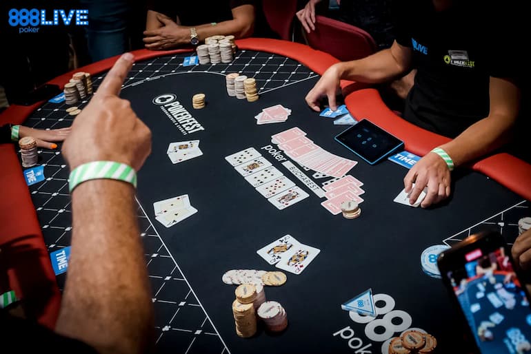 Il confronto tra poker e mercato azionario