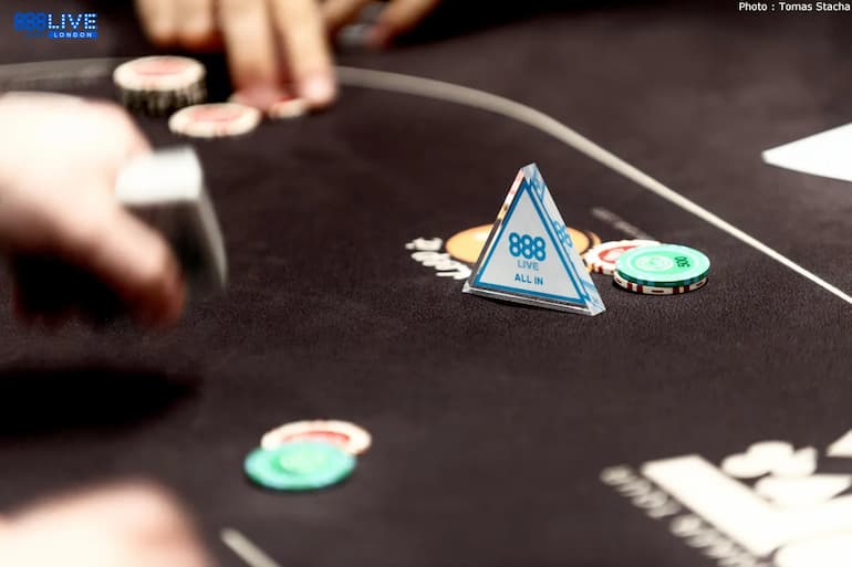 Un ALL-IN al tavolo da poker